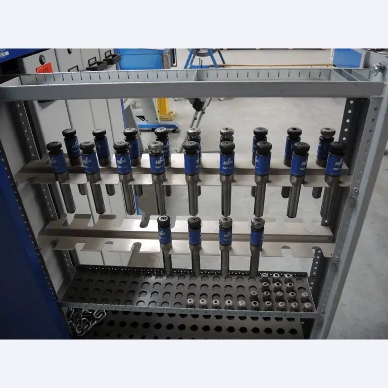 Chapas metálicas e máquinas para trabalhar metais<br><font size="2">Colaboração com Hilco Industrial Acquisitions bv</font><br><img src="/images/hil.png"><br>-22