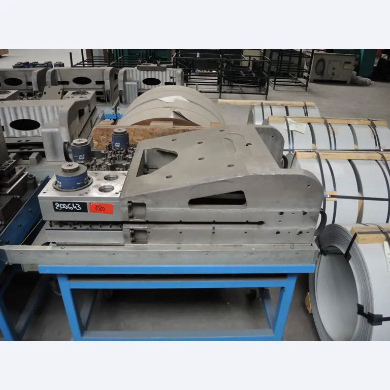 Chapas metálicas e máquinas para trabalhar metais<br><font size="2">Colaboração com Hilco Industrial Acquisitions bv</font><br><img src="/images/hil.png"><br>-23