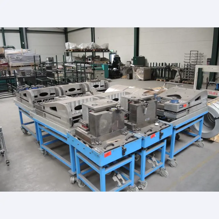 Chapas metálicas e máquinas para trabalhar metais<br><font size="2">Colaboração com Hilco Industrial Acquisitions bv</font><br><img src="/images/hil.png"><br>-24