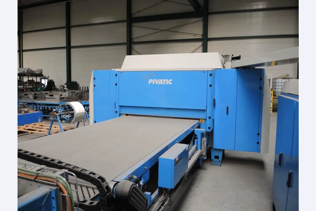 Chapas metálicas e máquinas para trabalhar metais<br><font size="2">Colaboração com Hilco Industrial Acquisitions bv</font><br><img src="/images/hil.png"><br>-2