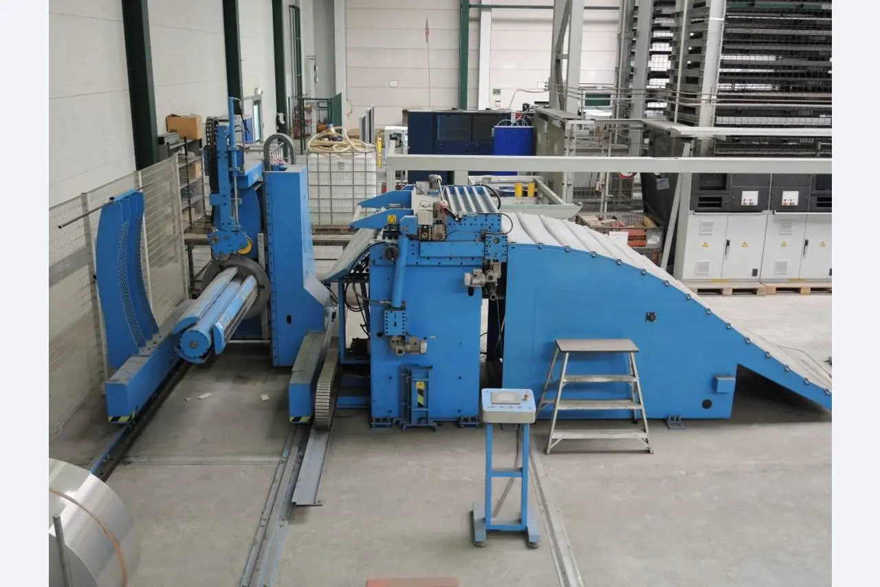 Chapas metálicas e máquinas para trabalhar metais<br><font size="2">Colaboração com Hilco Industrial Acquisitions bv</font><br><img src="/images/hil.png"><br>-6