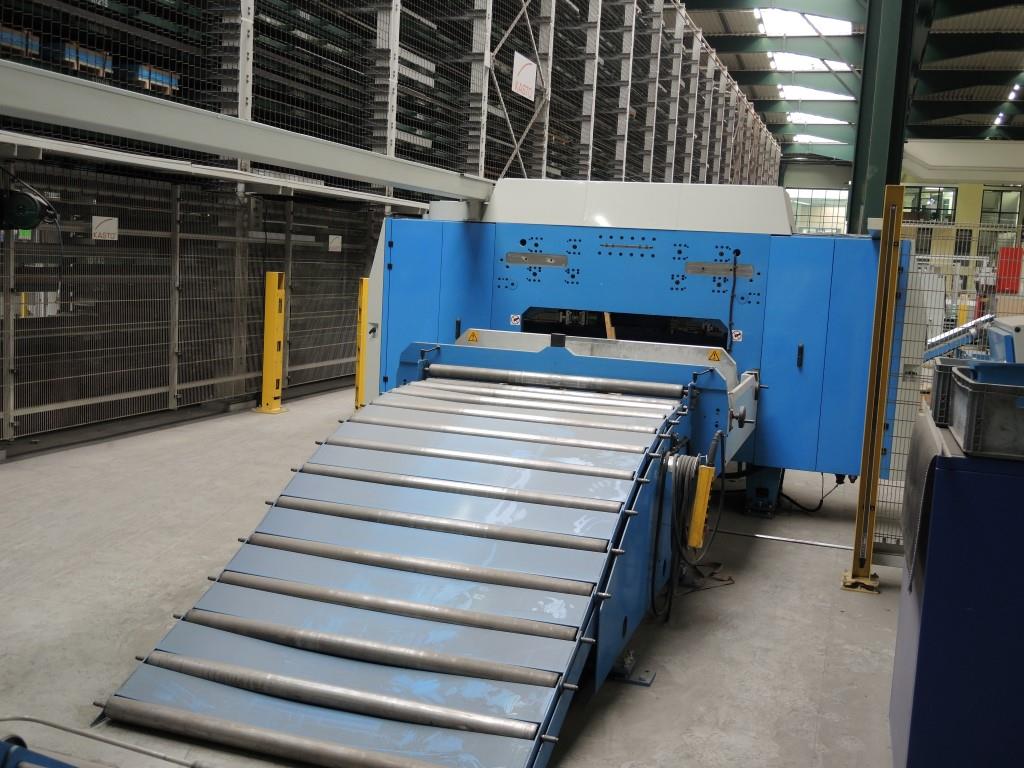 Chapas metálicas e máquinas para trabalhar metais<br><font size="2">Colaboração com Hilco Industrial Acquisitions bv</font><br><img src="/images/hil.png"><br>-7