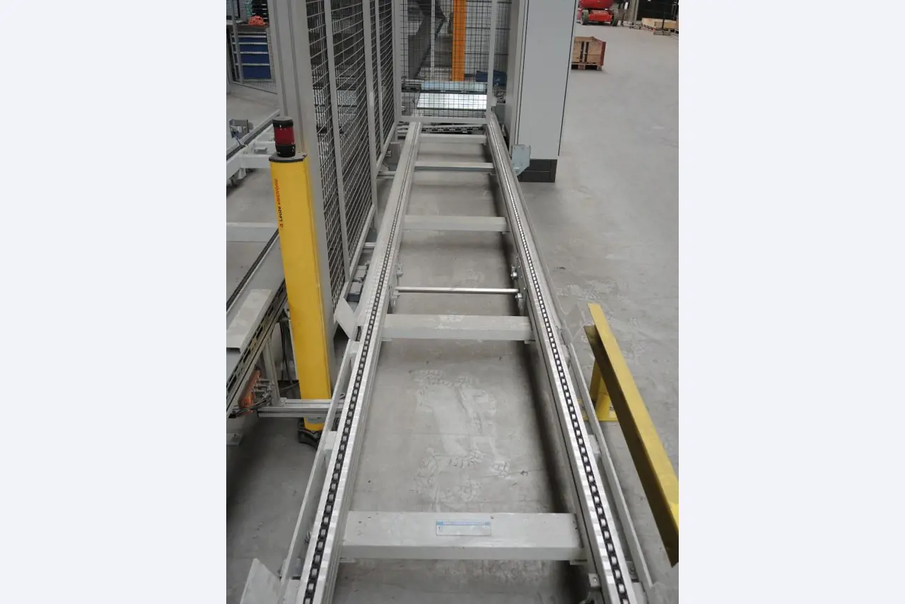 Chapas metálicas e máquinas para trabalhar metais<br><font size="2">Colaboração com Hilco Industrial Acquisitions bv</font><br><img src="/images/hil.png"><br>-10