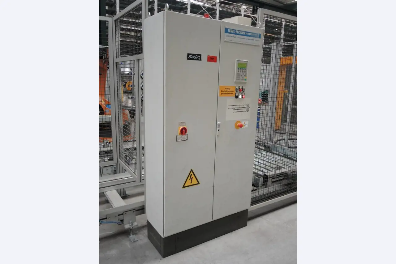 Chapas metálicas e máquinas para trabalhar metais<br><font size="2">Colaboração com Hilco Industrial Acquisitions bv</font><br><img src="/images/hil.png"><br>-11