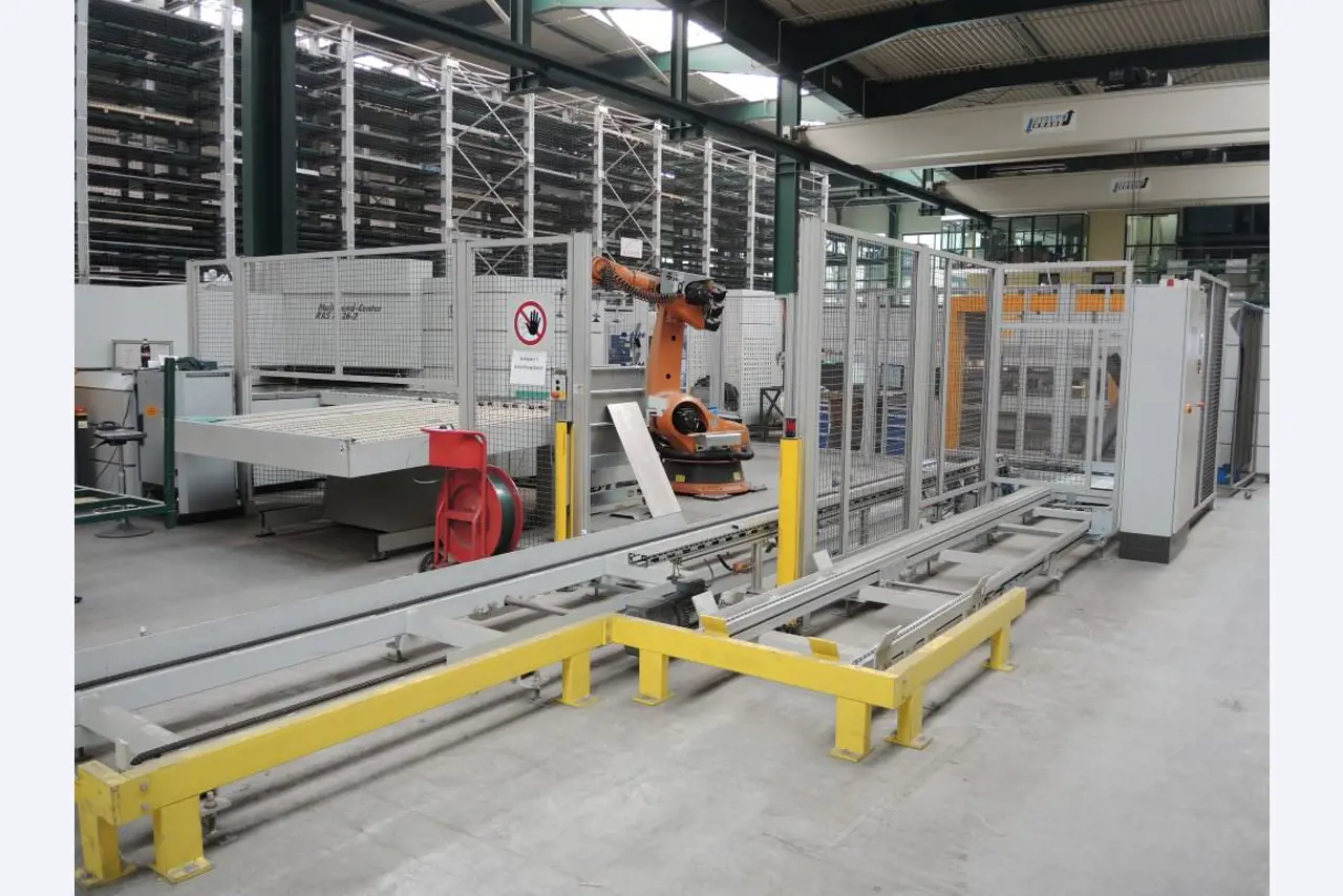 Chapas metálicas e máquinas para trabalhar metais<br><font size="2">Colaboração com Hilco Industrial Acquisitions bv</font><br><img src="/images/hil.png"><br>-1