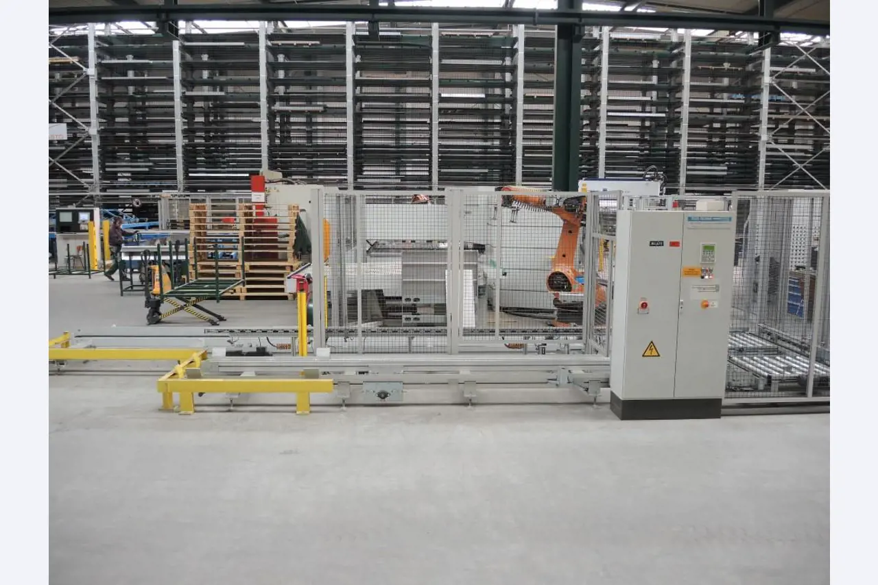 Chapas metálicas e máquinas para trabalhar metais<br><font size="2">Colaboração com Hilco Industrial Acquisitions bv</font><br><img src="/images/hil.png"><br>-5