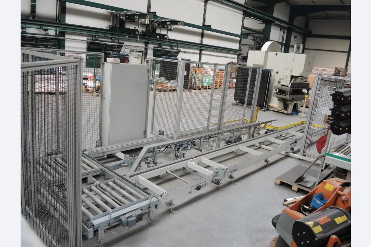 Chapas metálicas e máquinas para trabalhar metais<br><font size="2">Colaboração com Hilco Industrial Acquisitions bv</font><br><img src="/images/hil.png"><br>-7