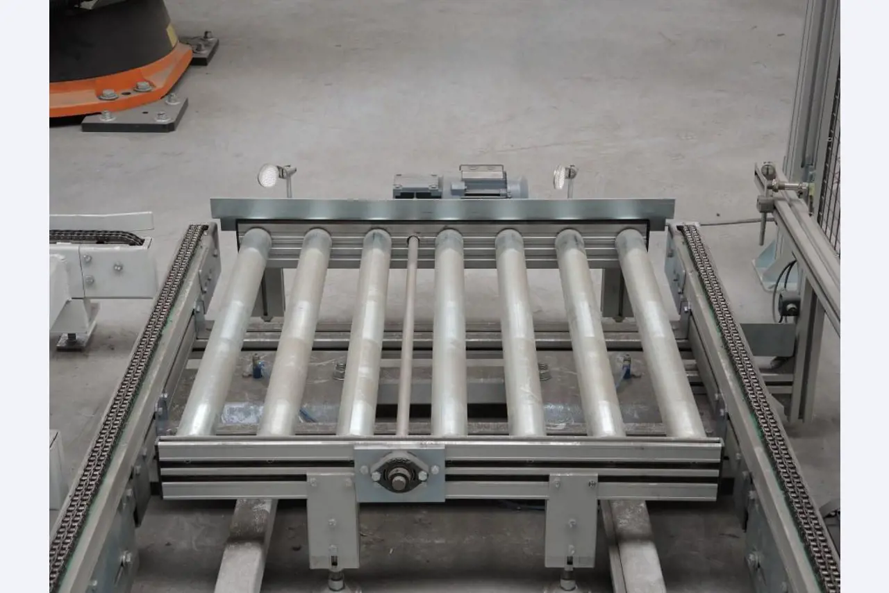 Chapas metálicas e máquinas para trabalhar metais<br><font size="2">Colaboração com Hilco Industrial Acquisitions bv</font><br><img src="/images/hil.png"><br>-8