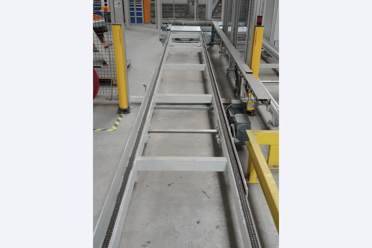 Chapas metálicas e máquinas para trabalhar metais<br><font size="2">Colaboração com Hilco Industrial Acquisitions bv</font><br><img src="/images/hil.png"><br>-9