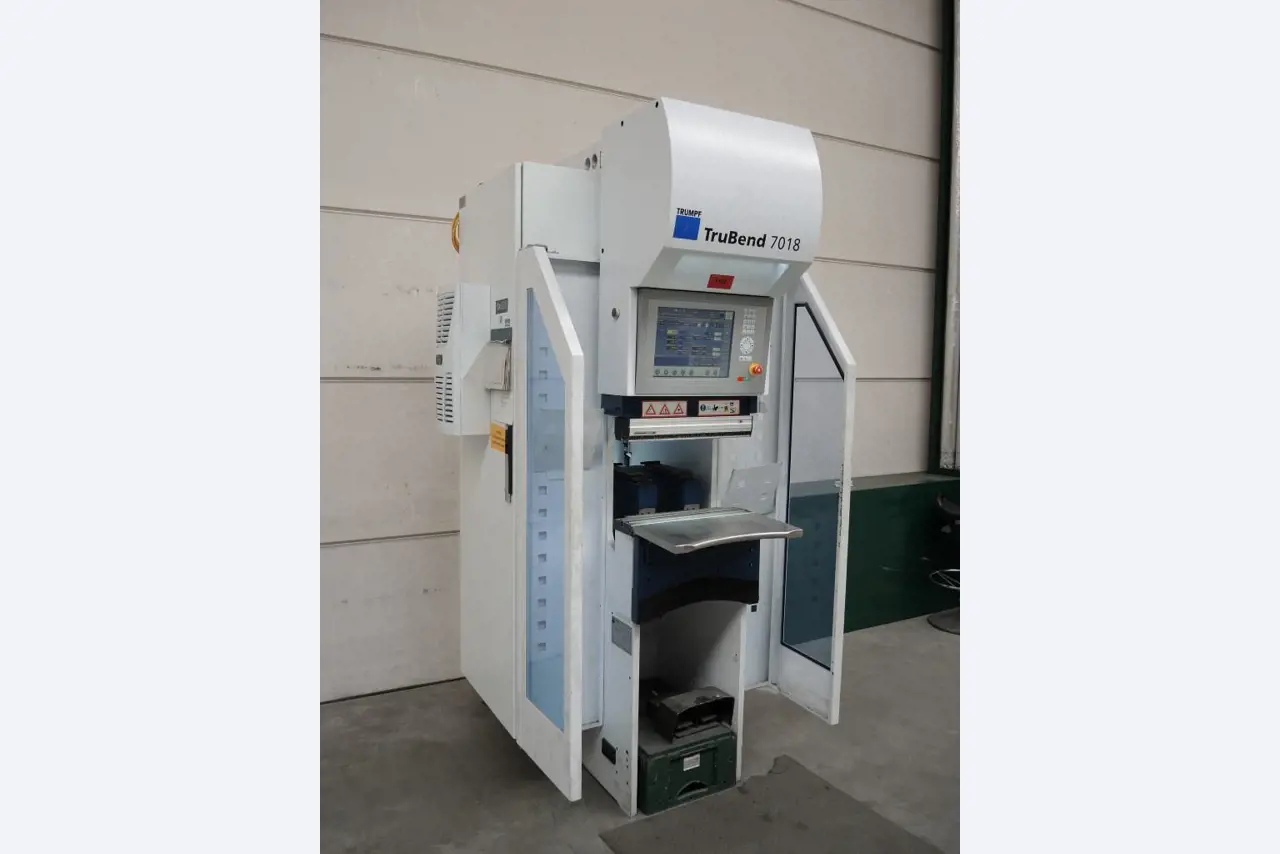 Chapas metálicas e máquinas para trabalhar metais<br><font size="2">Colaboração com Hilco Industrial Acquisitions bv</font><br><img src="/images/hil.png"><br>-1