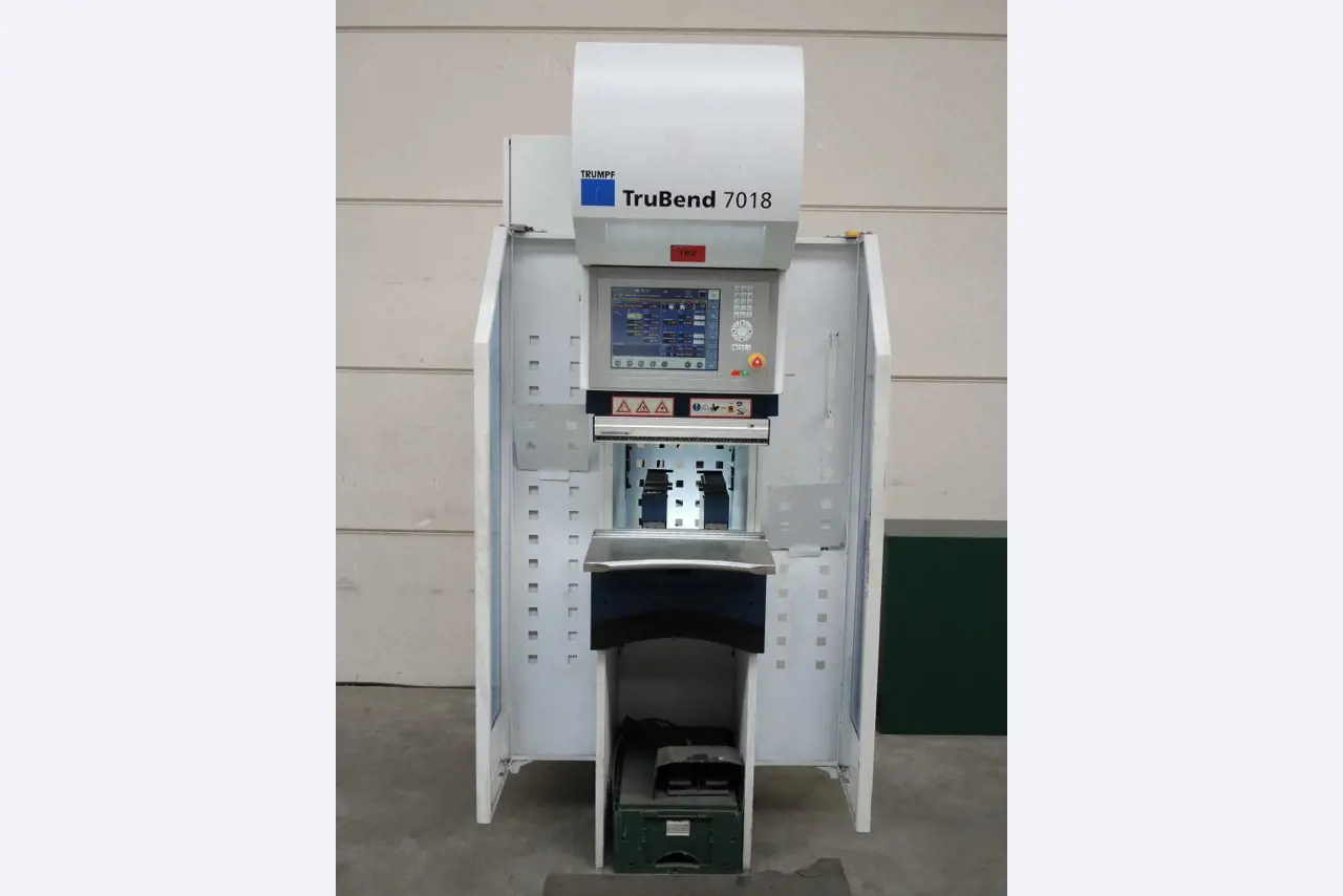 Chapas metálicas e máquinas para trabalhar metais<br><font size="2">Colaboração com Hilco Industrial Acquisitions bv</font><br><img src="/images/hil.png"><br>-2