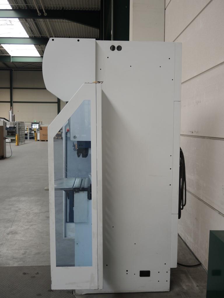 Chapas metálicas e máquinas para trabalhar metais<br><font size="2">Colaboração com Hilco Industrial Acquisitions bv</font><br><img src="/images/hil.png"><br>-3