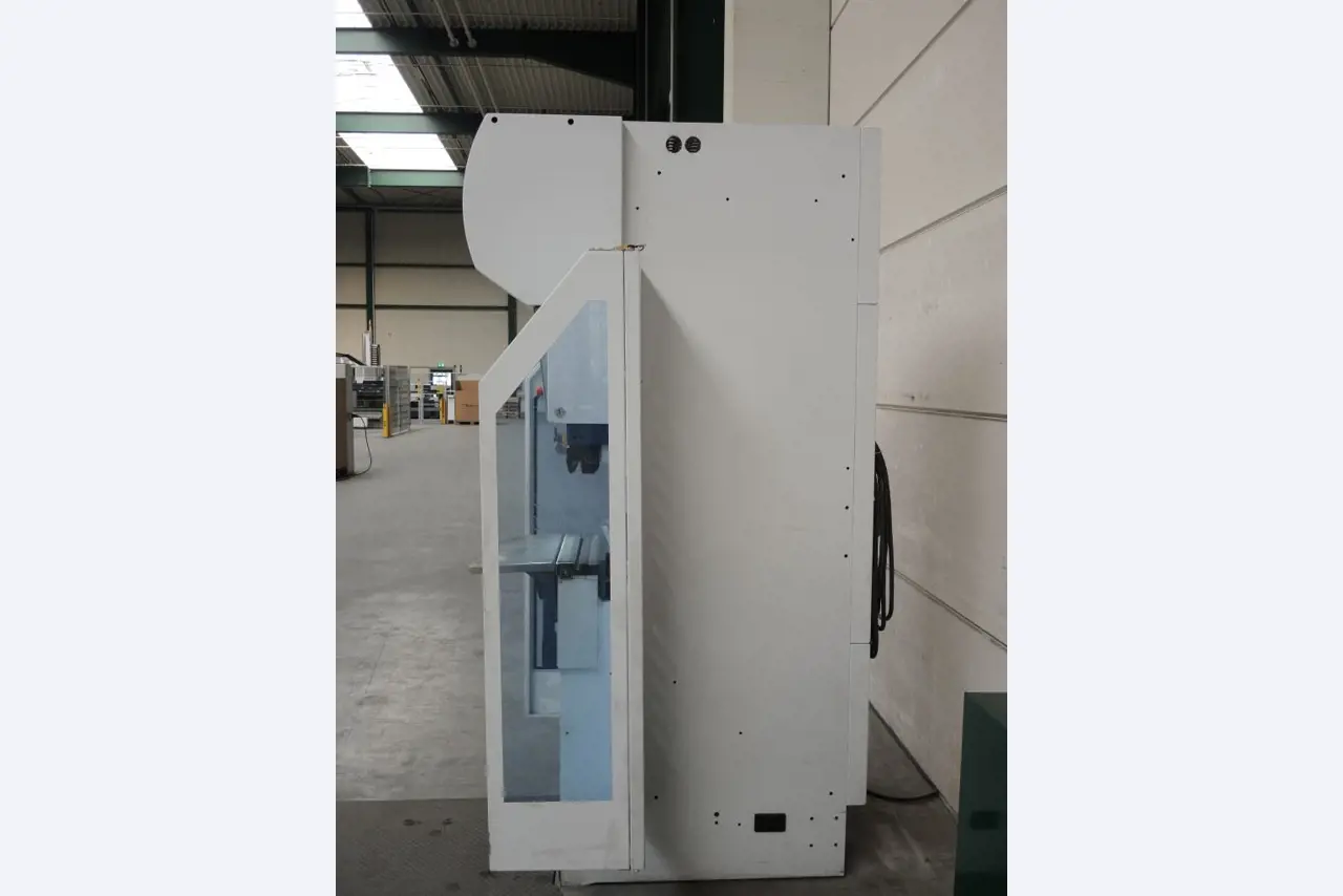 Chapas metálicas e máquinas para trabalhar metais<br><font size="2">Colaboração com Hilco Industrial Acquisitions bv</font><br><img src="/images/hil.png"><br>-3