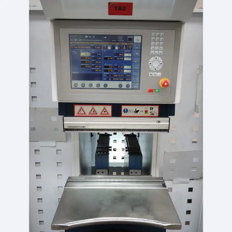 Chapas metálicas e máquinas para trabalhar metais<br><font size="2">Colaboração com Hilco Industrial Acquisitions bv</font><br><img src="/images/hil.png"><br>-4