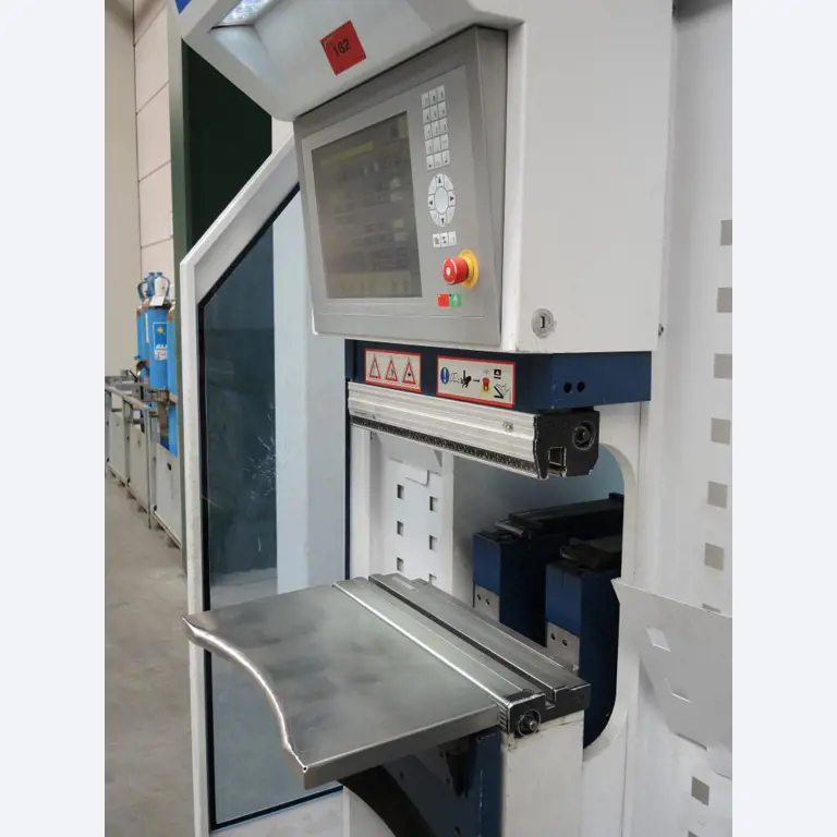 Chapas metálicas e máquinas para trabalhar metais<br><font size="2">Colaboração com Hilco Industrial Acquisitions bv</font><br><img src="/images/hil.png"><br>-5