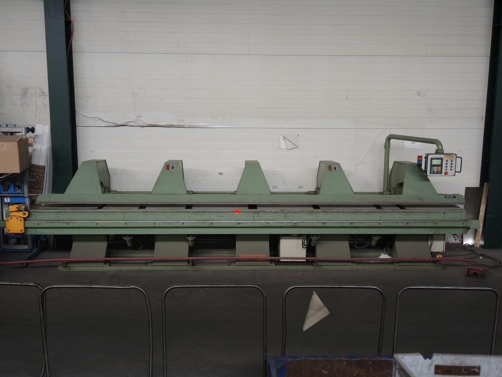 Chapas metálicas e máquinas para trabalhar metais<br><font size="2">Colaboração com Hilco Industrial Acquisitions bv</font><br><img src="/images/hil.png"><br>-3