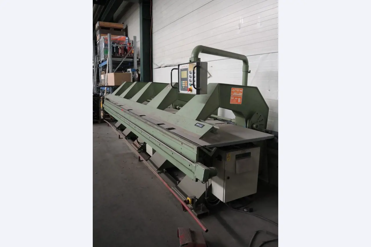 Chapas metálicas e máquinas para trabalhar metais<br><font size="2">Colaboração com Hilco Industrial Acquisitions bv</font><br><img src="/images/hil.png"><br>-4