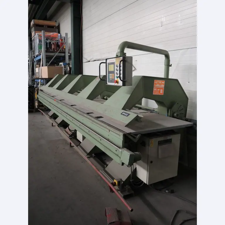 Chapas metálicas e máquinas para trabalhar metais<br><font size="2">Colaboração com Hilco Industrial Acquisitions bv</font><br><img src="/images/hil.png"><br>-4