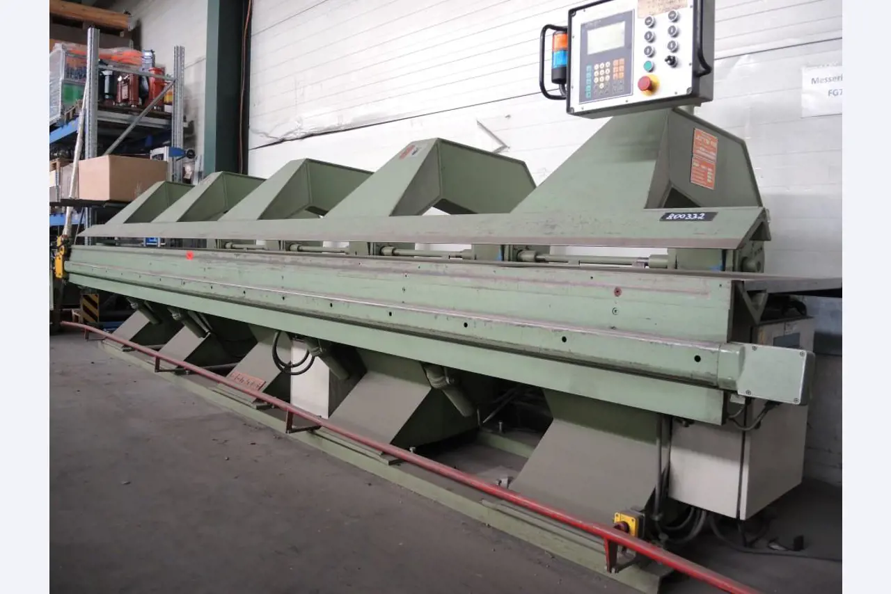 Chapas metálicas e máquinas para trabalhar metais<br><font size="2">Colaboração com Hilco Industrial Acquisitions bv</font><br><img src="/images/hil.png"><br>-6