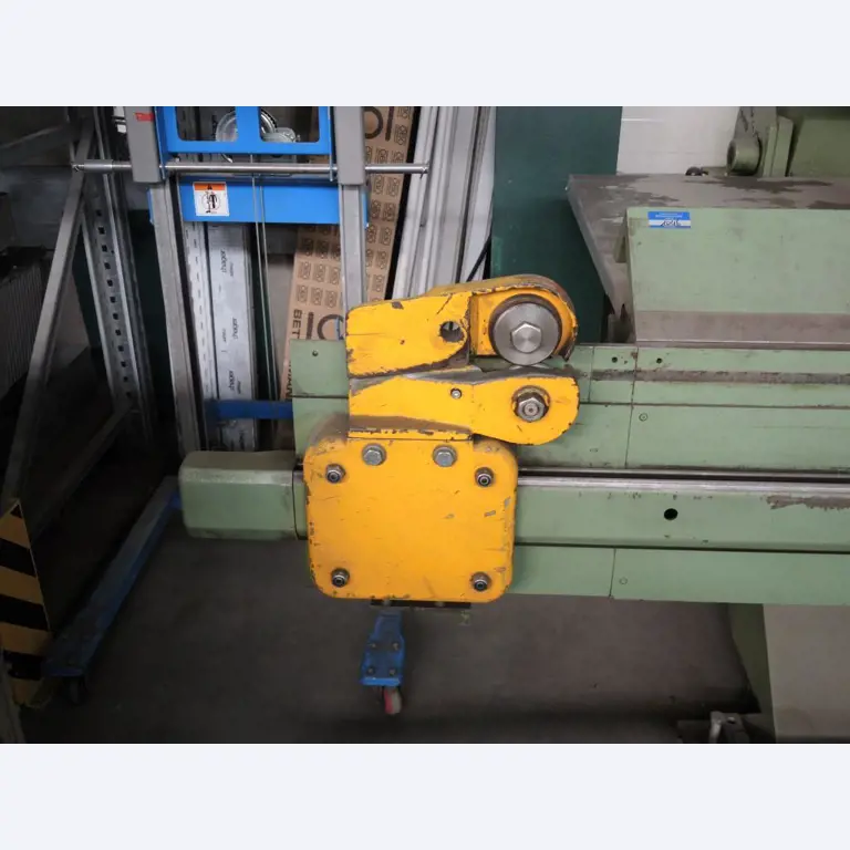 Chapas metálicas e máquinas para trabalhar metais<br><font size="2">Colaboração com Hilco Industrial Acquisitions bv</font><br><img src="/images/hil.png"><br>-9