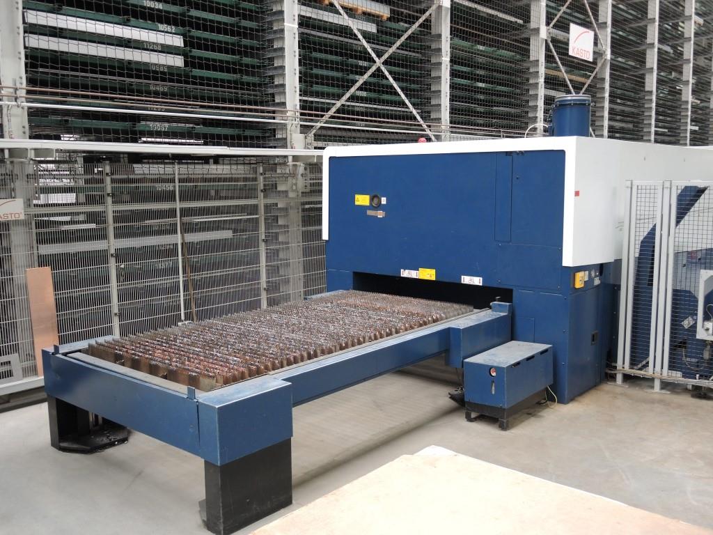 Chapas metálicas e máquinas para trabalhar metais<br><font size="2">Colaboração com Hilco Industrial Acquisitions bv</font><br><img src="/images/hil.png"><br>-11