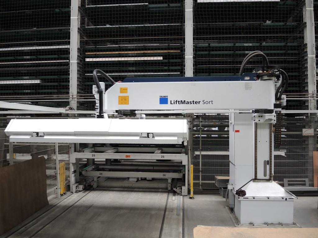 Chapas metálicas e máquinas para trabalhar metais<br><font size="2">Colaboração com Hilco Industrial Acquisitions bv</font><br><img src="/images/hil.png"><br>-12