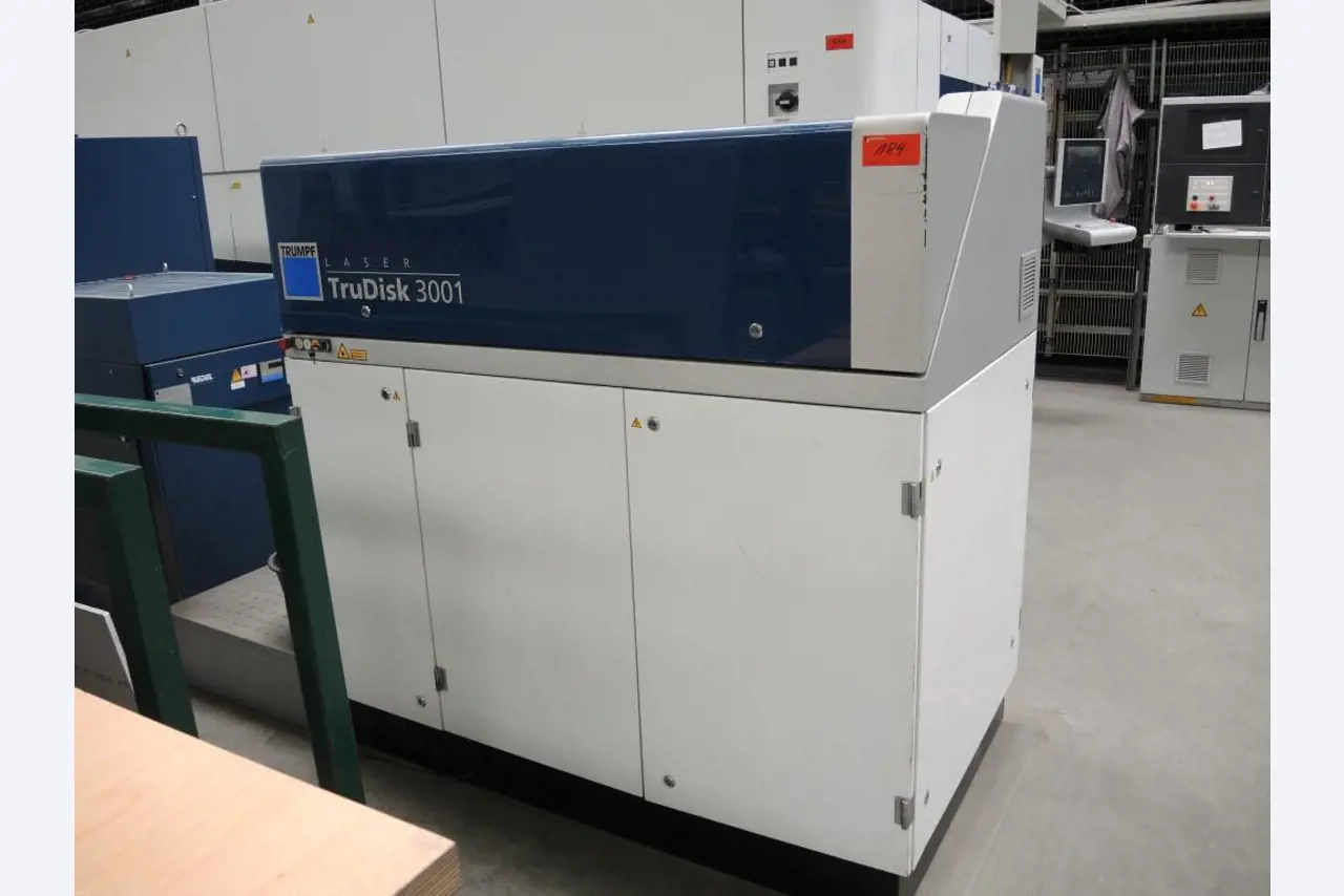 Chapas metálicas e máquinas para trabalhar metais<br><font size="2">Colaboração com Hilco Industrial Acquisitions bv</font><br><img src="/images/hil.png"><br>-14