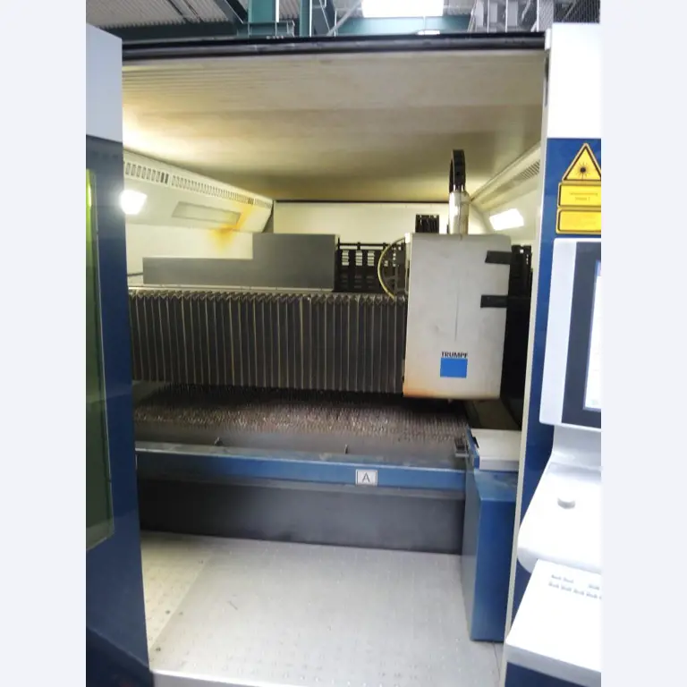 Chapas metálicas e máquinas para trabalhar metais<br><font size="2">Colaboração com Hilco Industrial Acquisitions bv</font><br><img src="/images/hil.png"><br>-15