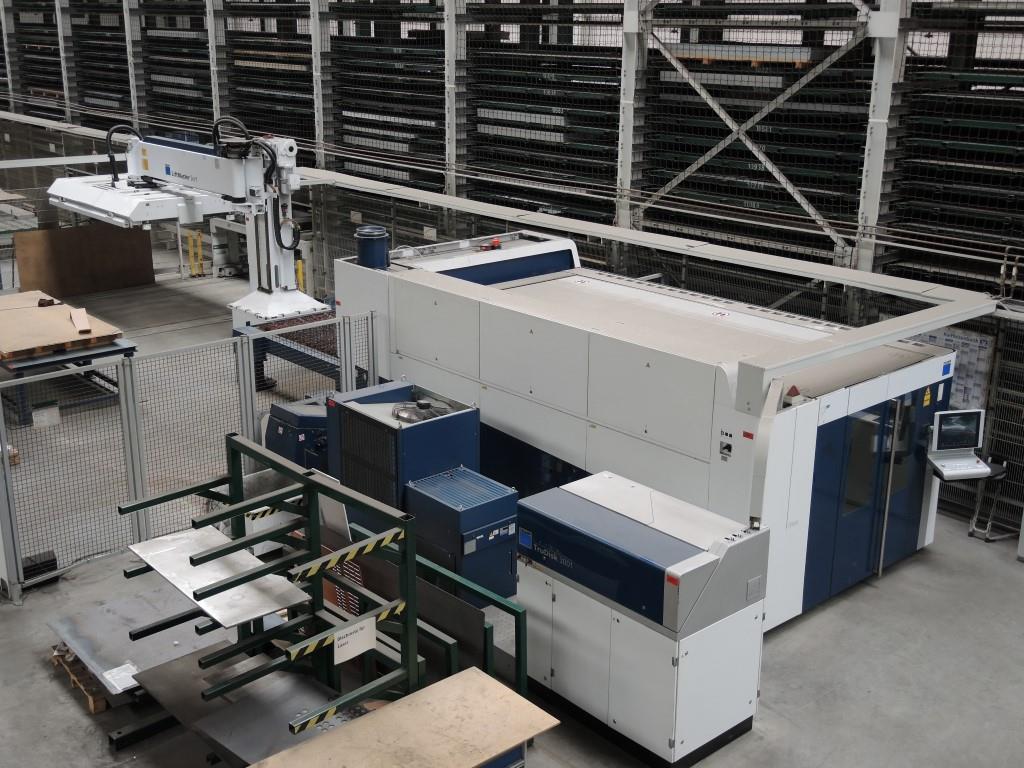 Chapas metálicas e máquinas para trabalhar metais<br><font size="2">Colaboração com Hilco Industrial Acquisitions bv</font><br><img src="/images/hil.png"><br>-18