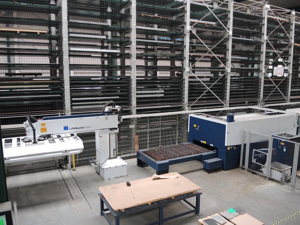 Chapas metálicas e máquinas para trabalhar metais<br><font size="2">Colaboração com Hilco Industrial Acquisitions bv</font><br><img src="/images/hil.png"><br>-19