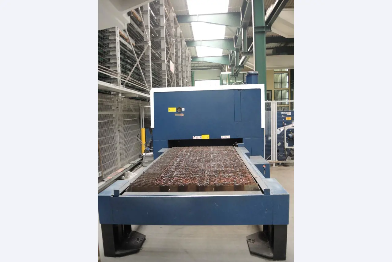 Chapas metálicas e máquinas para trabalhar metais<br><font size="2">Colaboração com Hilco Industrial Acquisitions bv</font><br><img src="/images/hil.png"><br>-4