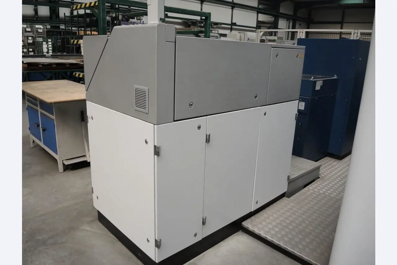 Chapas metálicas e máquinas para trabalhar metais<br><font size="2">Colaboração com Hilco Industrial Acquisitions bv</font><br><img src="/images/hil.png"><br>-6