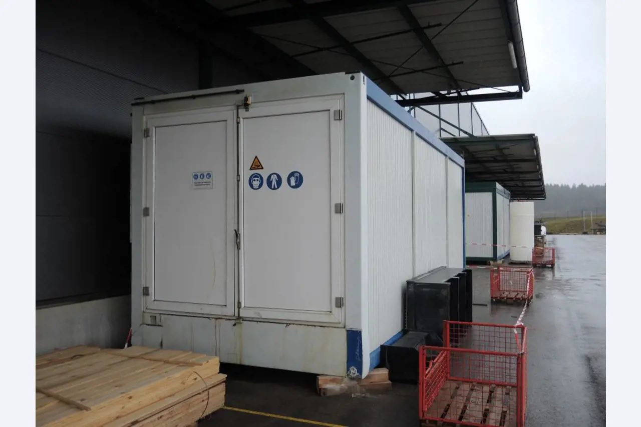 Chapas metálicas e máquinas para trabalhar metais<br><font size="2">Colaboração com Hilco Industrial Acquisitions bv</font><br><img src="/images/hil.png"><br>-1