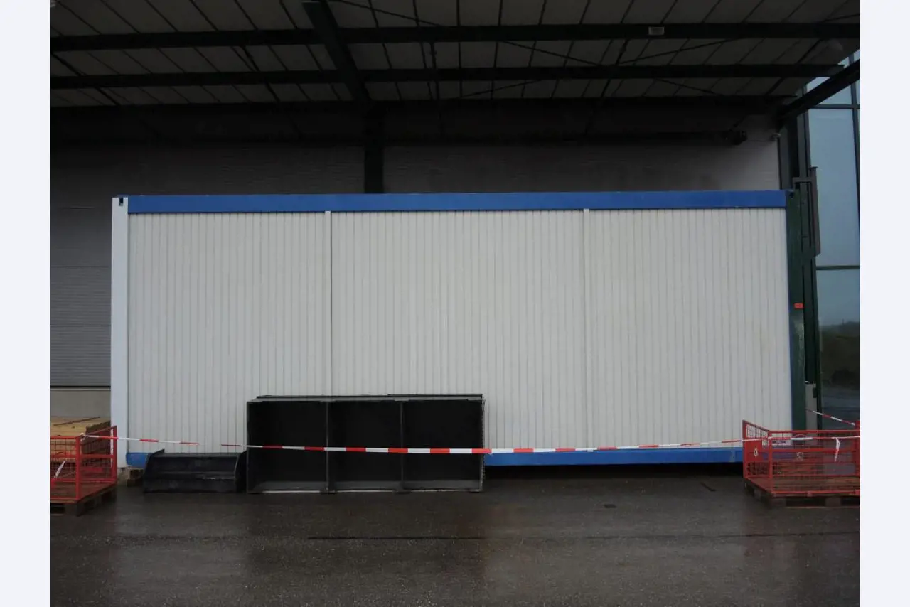 Chapas metálicas e máquinas para trabalhar metais<br><font size="2">Colaboração com Hilco Industrial Acquisitions bv</font><br><img src="/images/hil.png"><br>-5