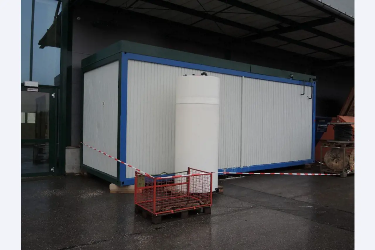 Chapas metálicas e máquinas para trabalhar metais<br><font size="2">Colaboração com Hilco Industrial Acquisitions bv</font><br><img src="/images/hil.png"><br>-9