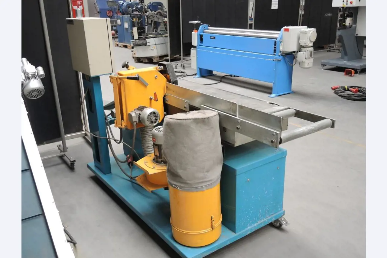 Chapas metálicas e máquinas para trabalhar metais<br><font size="2">Colaboração com Hilco Industrial Acquisitions bv</font><br><img src="/images/hil.png"><br>-4