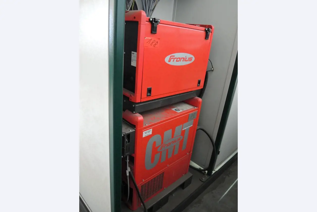 Chapas metálicas e máquinas para trabalhar metais<br><font size="2">Colaboração com Hilco Industrial Acquisitions bv</font><br><img src="/images/hil.png"><br>-11