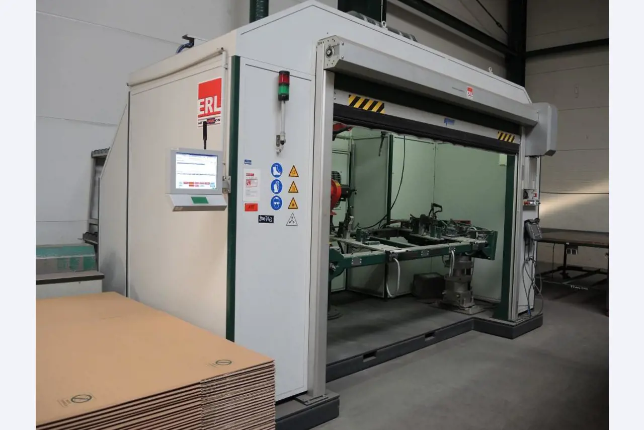 Chapas metálicas e máquinas para trabalhar metais<br><font size="2">Colaboração com Hilco Industrial Acquisitions bv</font><br><img src="/images/hil.png"><br>-4