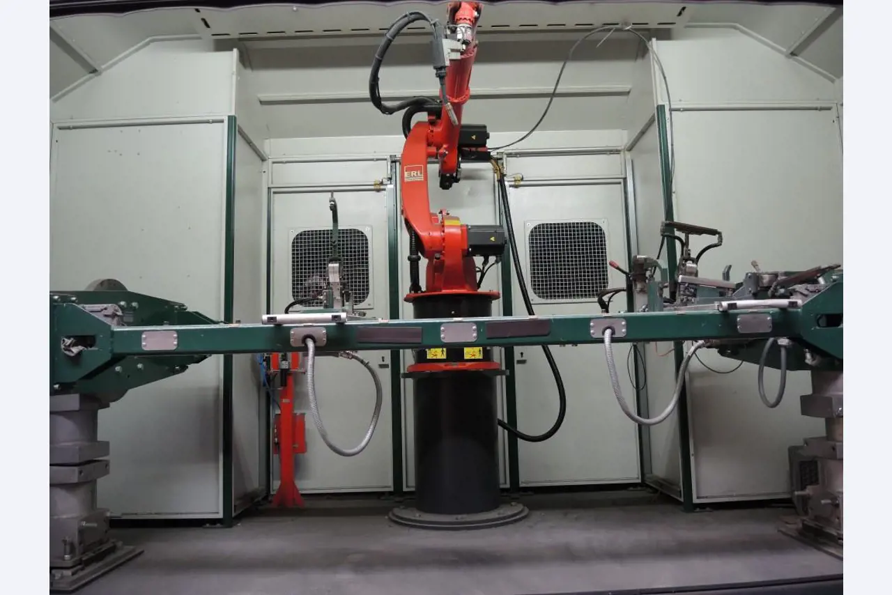 Chapas metálicas e máquinas para trabalhar metais<br><font size="2">Colaboração com Hilco Industrial Acquisitions bv</font><br><img src="/images/hil.png"><br>-6