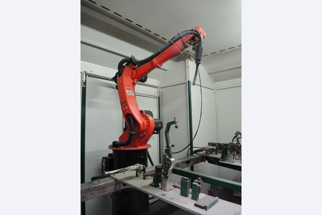 Chapas metálicas e máquinas para trabalhar metais<br><font size="2">Colaboração com Hilco Industrial Acquisitions bv</font><br><img src="/images/hil.png"><br>-7