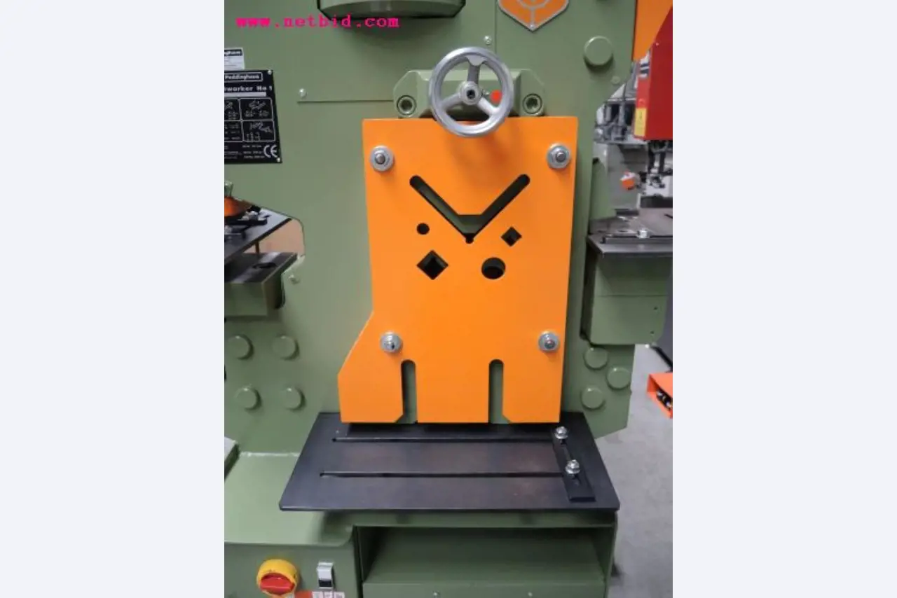 Chapas metálicas e máquinas para trabalhar metais<br><font size="2">Em colaboração com a Hilco Industrial Acquisitions bv</font>-12