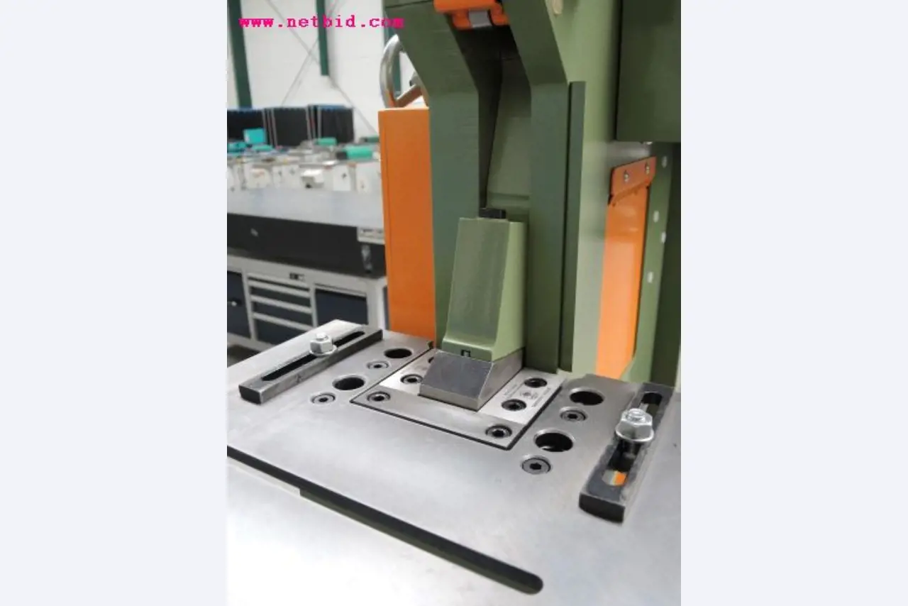 Chapas metálicas e máquinas para trabalhar metais<br><font size="2">Em colaboração com a Hilco Industrial Acquisitions bv</font>-2