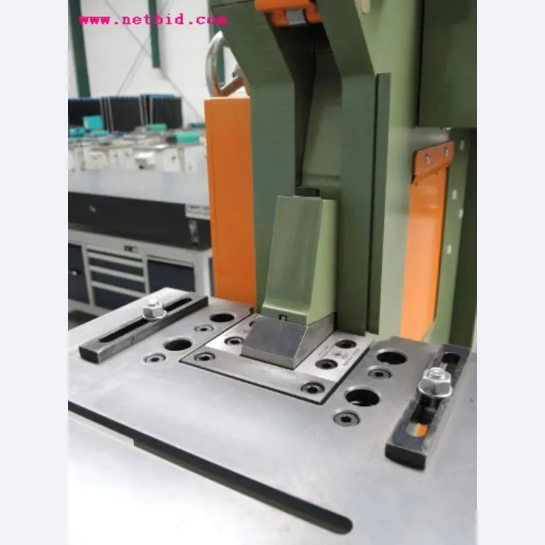 Chapas metálicas e máquinas para trabalhar metais<br><font size="2">Em colaboração com a Hilco Industrial Acquisitions bv</font>-2