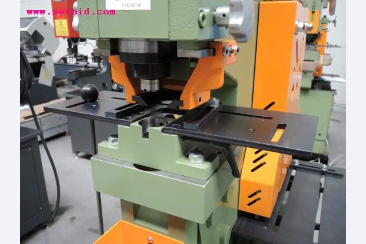 Chapas metálicas e máquinas para trabalhar metais<br><font size="2">Em colaboração com a Hilco Industrial Acquisitions bv</font>-3