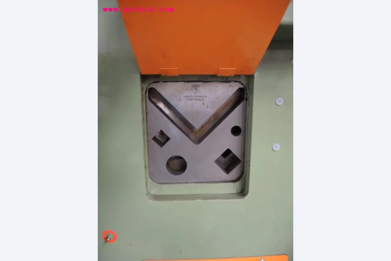 Chapas metálicas e máquinas para trabalhar metais<br><font size="2">Em colaboração com a Hilco Industrial Acquisitions bv</font>-11
