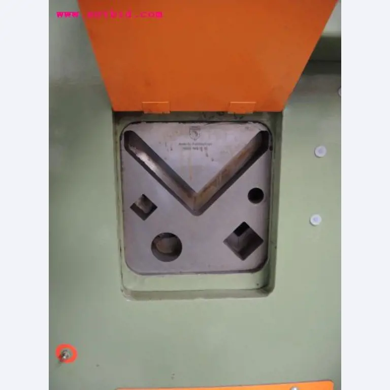 Chapas metálicas e máquinas para trabalhar metais<br><font size="2">Em colaboração com a Hilco Industrial Acquisitions bv</font>-11