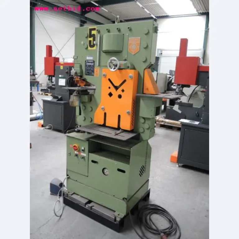 Chapas metálicas e máquinas para trabalhar metais<br><font size="2">Em colaboração com a Hilco Industrial Acquisitions bv</font>-9