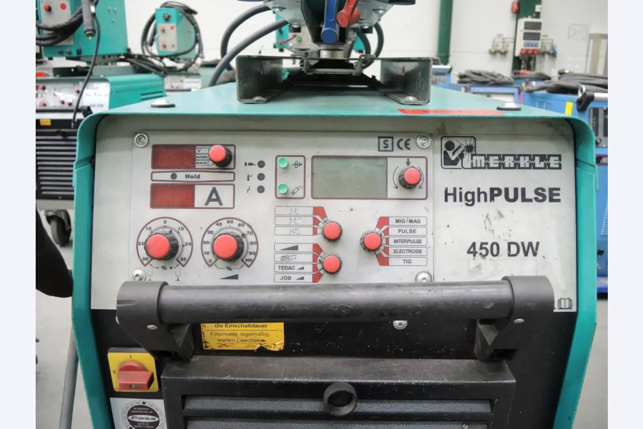 Chapas metálicas e máquinas para trabalhar metais<br><font size="2">Colaboração com Hilco Industrial Acquisitions bv</font><br><img src="/images/hil.png"><br>-3