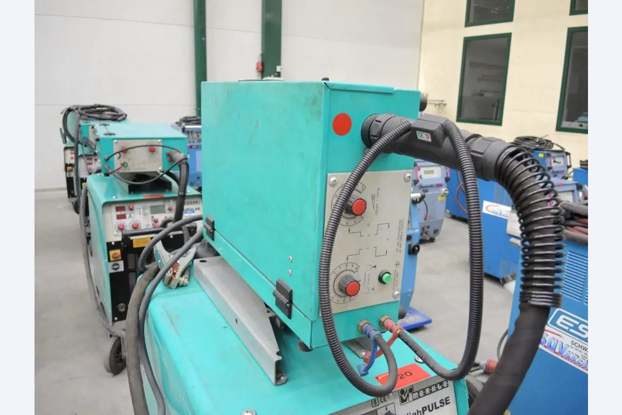 Chapas metálicas e máquinas para trabalhar metais<br><font size="2">Colaboração com Hilco Industrial Acquisitions bv</font><br><img src="/images/hil.png"><br>-4