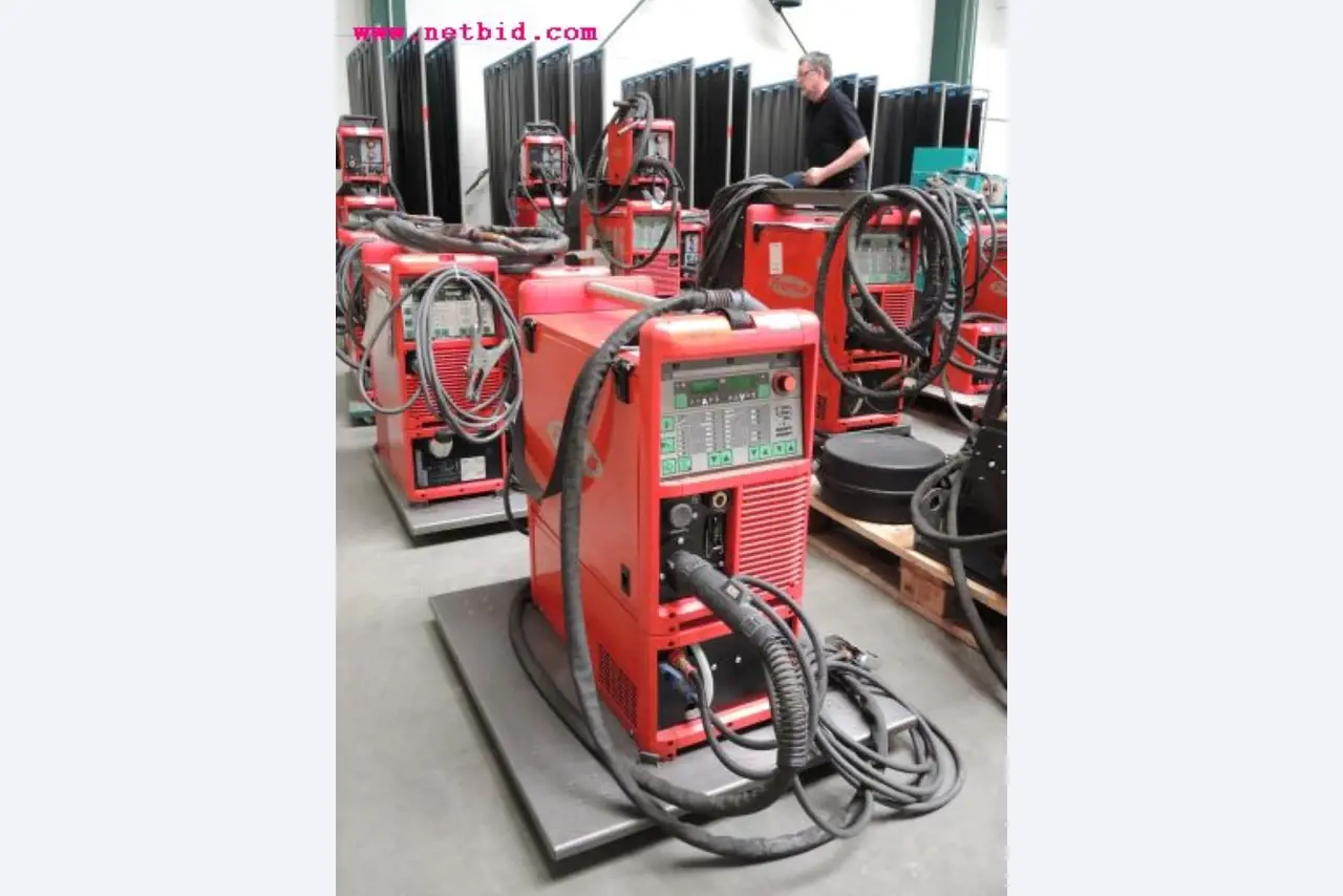 Chapas metálicas e máquinas para trabalhar metais<br><font size="2">Em colaboração com a Hilco Industrial Acquisitions bv</font>-1